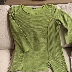 Habitat Leaf/Lime Ripple Top with 3/4 length sleeves